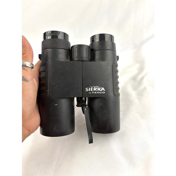 Tasco Sierra 10x42 FOV 304 FT Binoculars Waterproof - Picture 7 of 13